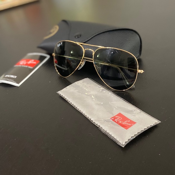 ❗️SOLD❗️Ray-Ban Unisex Aviator Sunglasses - Picture 2 of 7